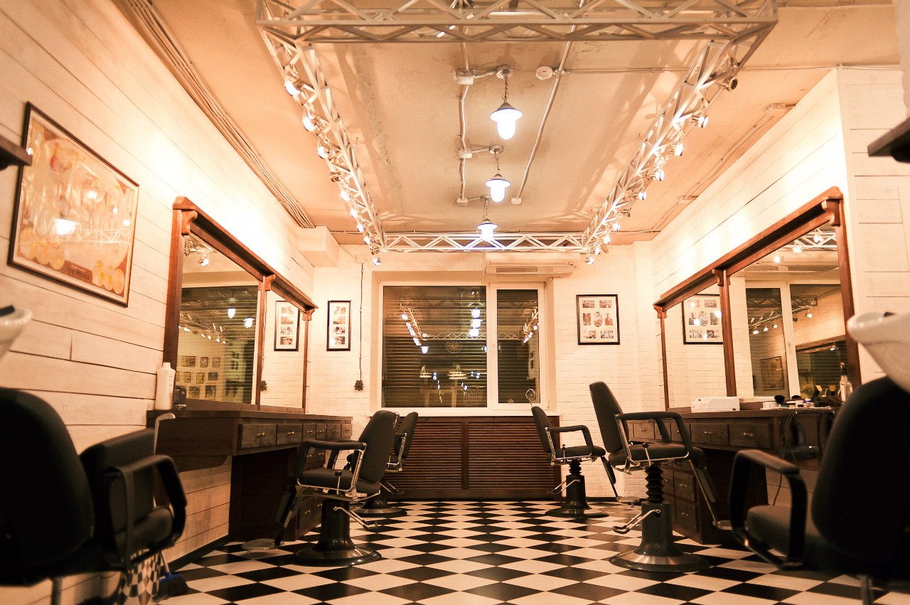 Зал барбершопа