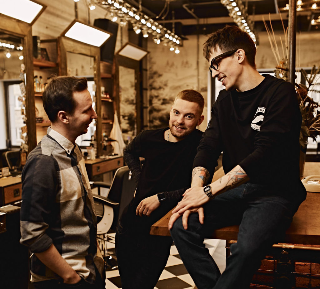 Совместное фото барберов