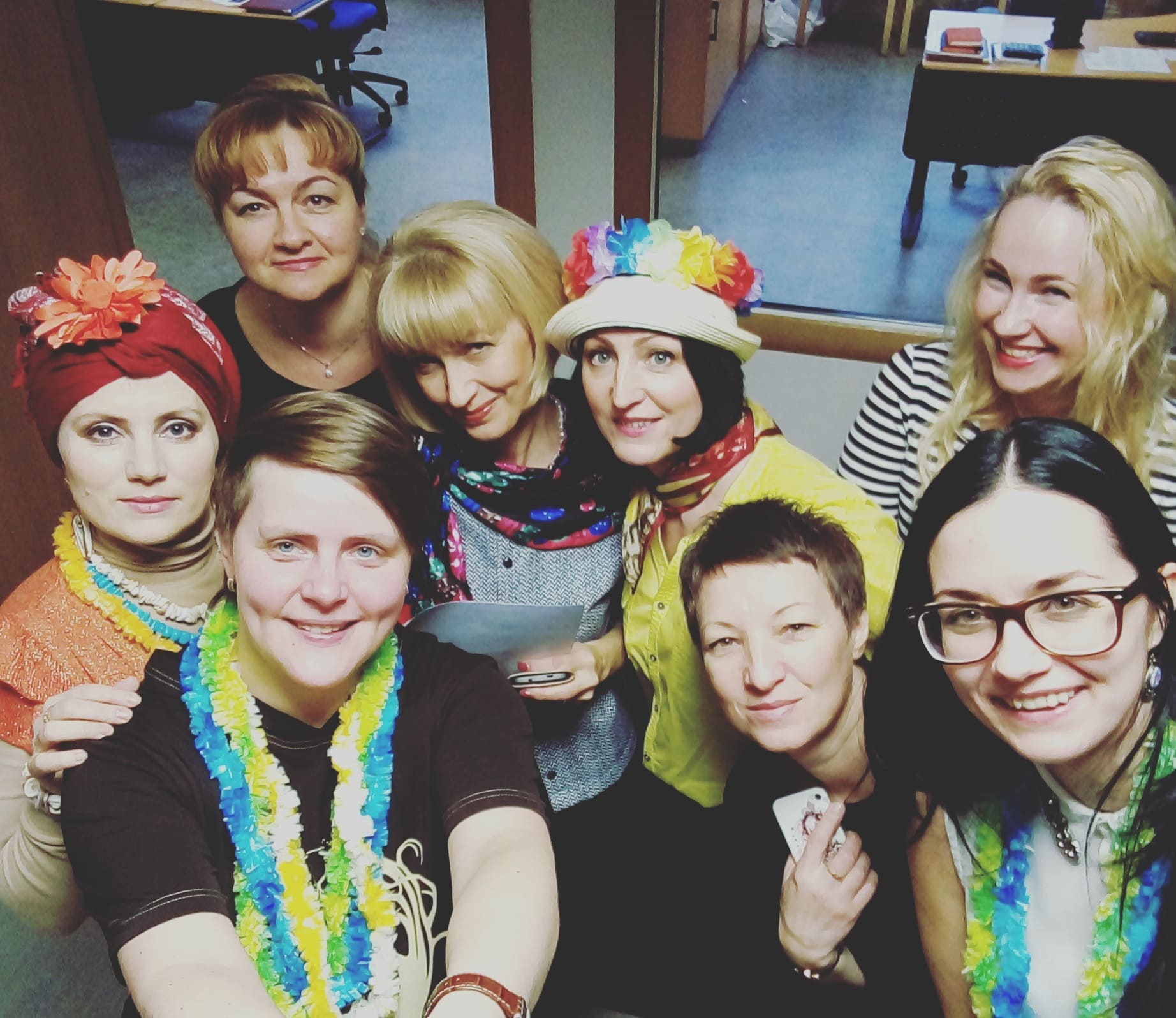 Совместная фотография работников компании Виско на тематической вечеринке